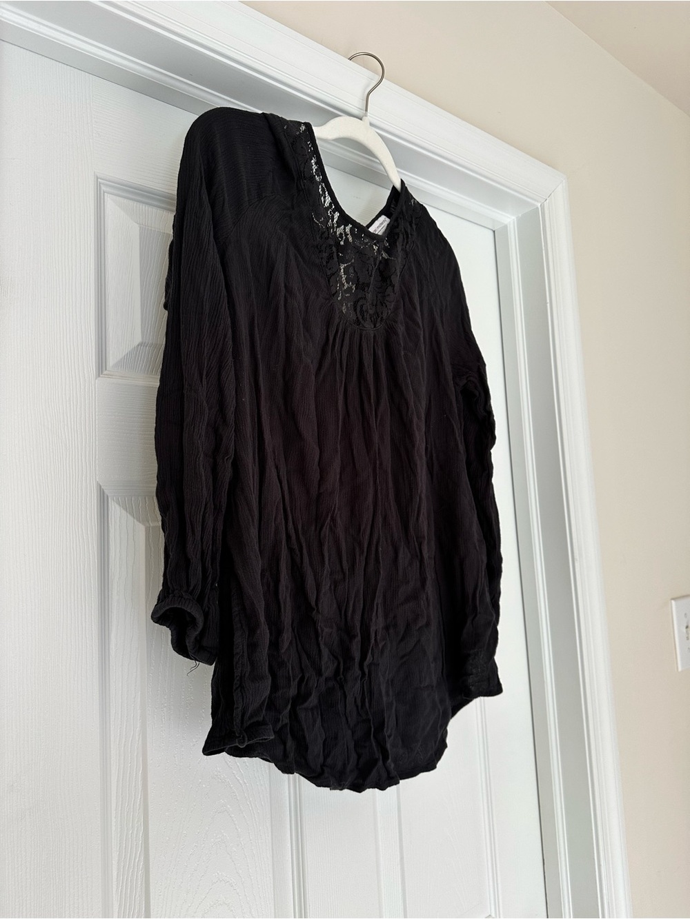 Liz Lange Maternity XL Black Solid Lace Yoke Round Neck Pullover Blouse